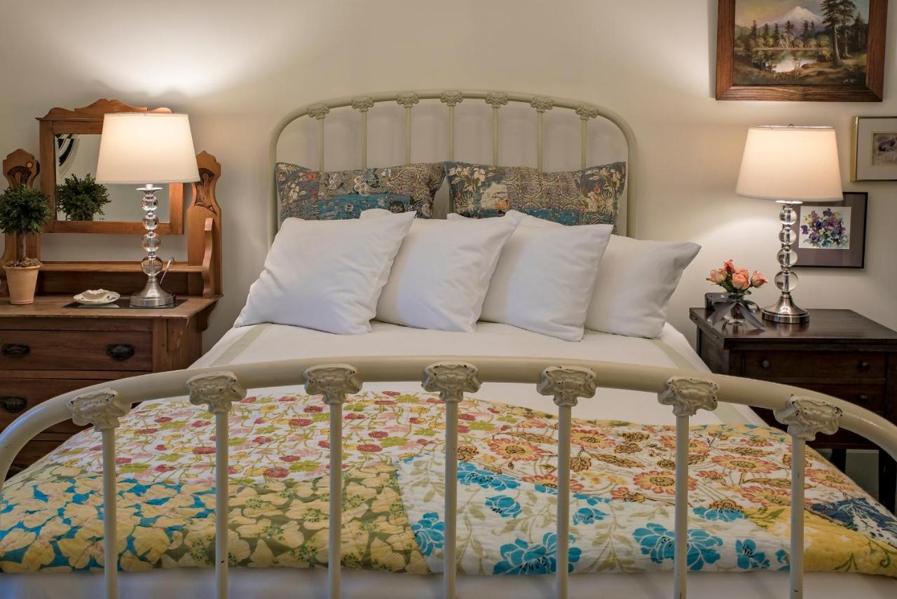 Clementine'S Guest House & Vacation Rentals Astoria Exteriér fotografie